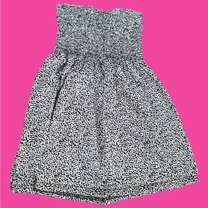 Ladies Black and White Strapless Top